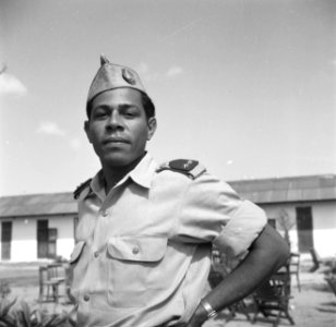 Een militair in een militair kamp in Savaneta op Aruba, Bestanddeelnr 252-8002