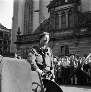 Een militair voor de Hoofdwacht en Grote Kerk in Zwolle, Bestanddeelnr 900-2523