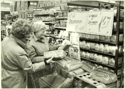 Een kijkje bij de supermarkt van Codi, NL-HlmNHA 5400465072