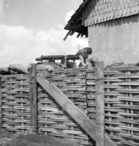 Een met zandzakken versterkte machinegeweerpost met een Vickers M18, Bestanddeelnr 12662