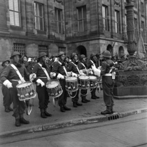 Een militair muziekkorps voor het Paleis op de Dam, Bestanddeelnr 900-4742