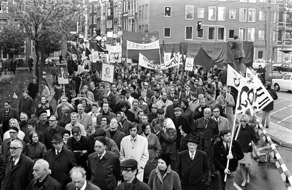 Een Mei demonstratie , voorop liepen de leden van de PVDA, Bestanddeelnr 921-3079
