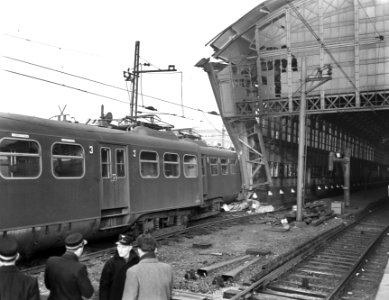 Een personentrein op het station Hollands Spoor in Den Haag ontspoorde tijdens h, Bestanddeelnr 934-7146