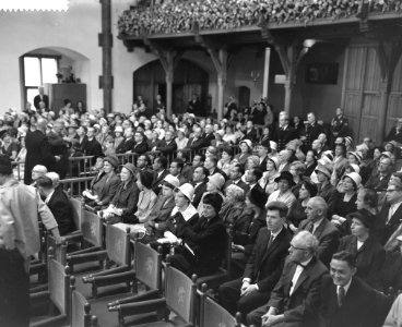Een Papoea-delegatie is aanwezig in de Ridderzaal tijdens het voorlezen van de t, Bestanddeelnr 911-6105