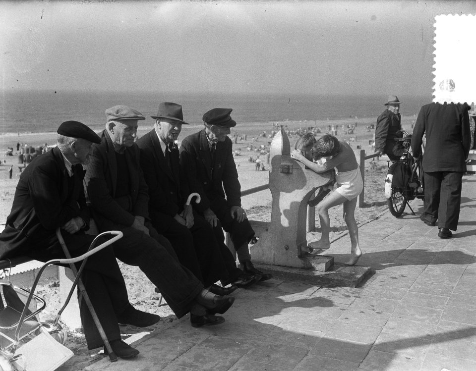 Een late zomerse dag in Zandvoort aan het strand, Bestanddeelnr 904-7516