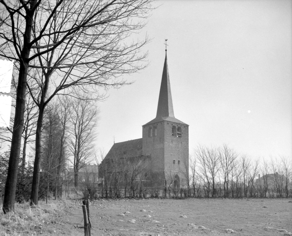 Een Romaans kerkje te Velp bij Grave (plusminus 800 na Christus) zal worden gere, Bestanddeelnr 908-3755