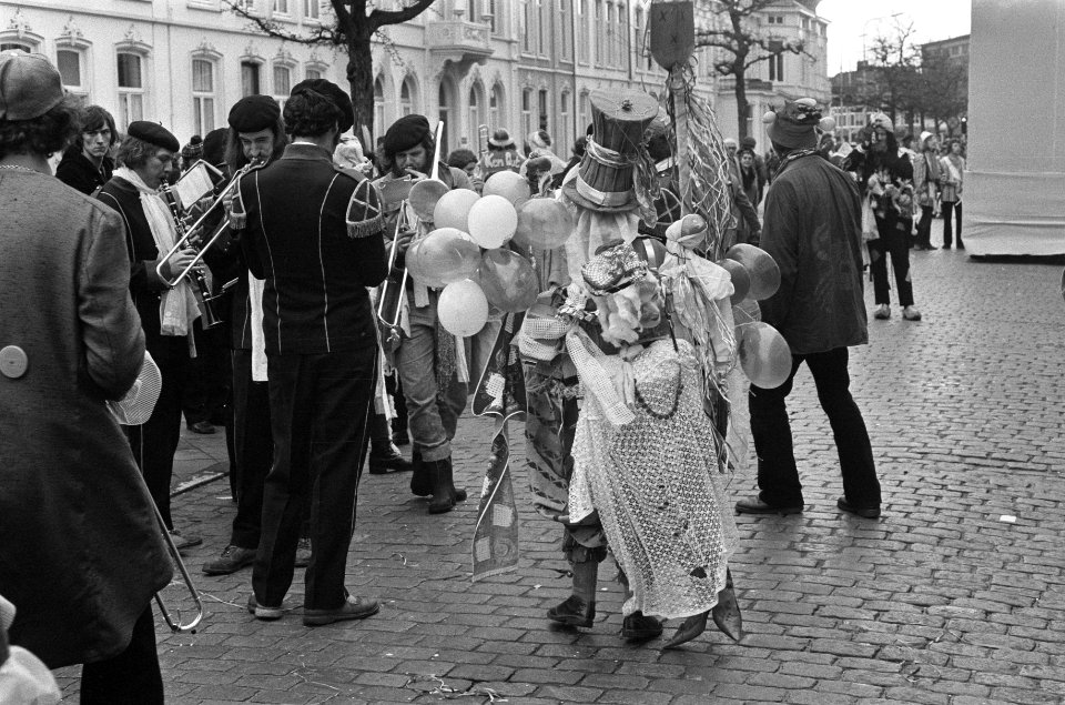 Een overzicht van de carnavalsoptocht, Bestanddeelnr 927-0226