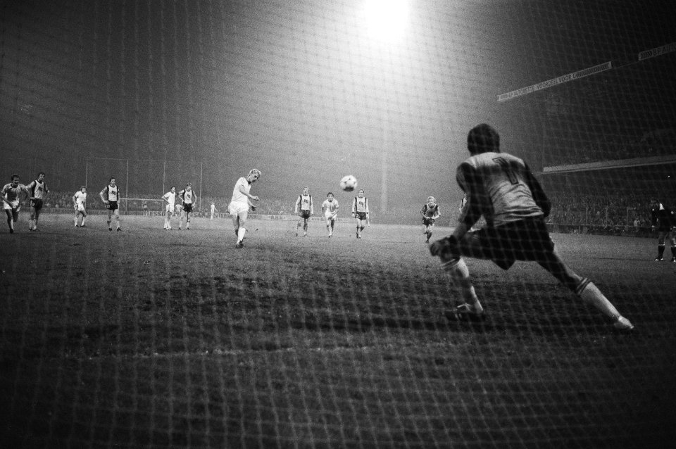 Een penalty wordt genomen, Bestanddeelnr 930-4790