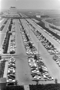 Een overvolle parkeerplaats, Bestanddeelnr 921-5747