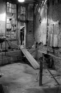 Een ruimte met bouwmaterialen, Bestanddeelnr 926-8868