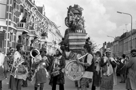 Een overzicht van de carnavalsoptocht, Bestanddeelnr 927-0222