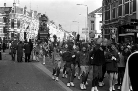 Een overzicht van de carnavalsoptocht, Bestanddeelnr 927-0227