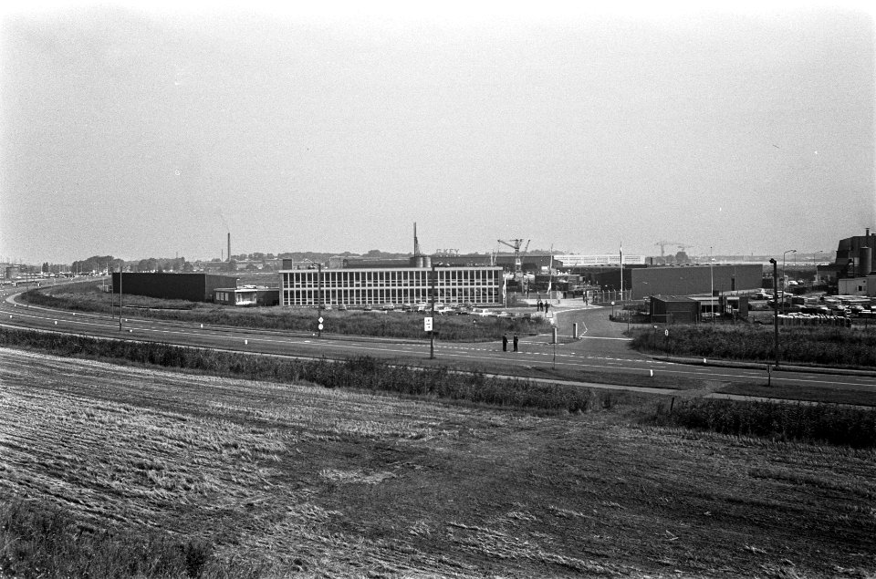 Een overzicht van het gebouwencomplex, Bestanddeelnr 921-6145