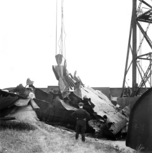 Een schip wordt gelicht, Bestanddeelnr 900-6035