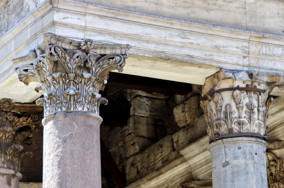 Capitals corinthian acanthus
