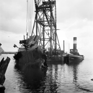 Een schip wordt gelicht, Bestanddeelnr 900-6033