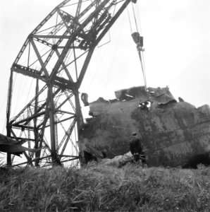 Een schip wordt gelicht, Bestanddeelnr 900-6040