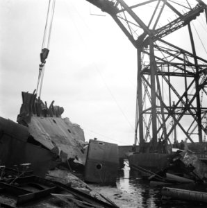 Een schip wordt gelicht, Bestanddeelnr 900-6042