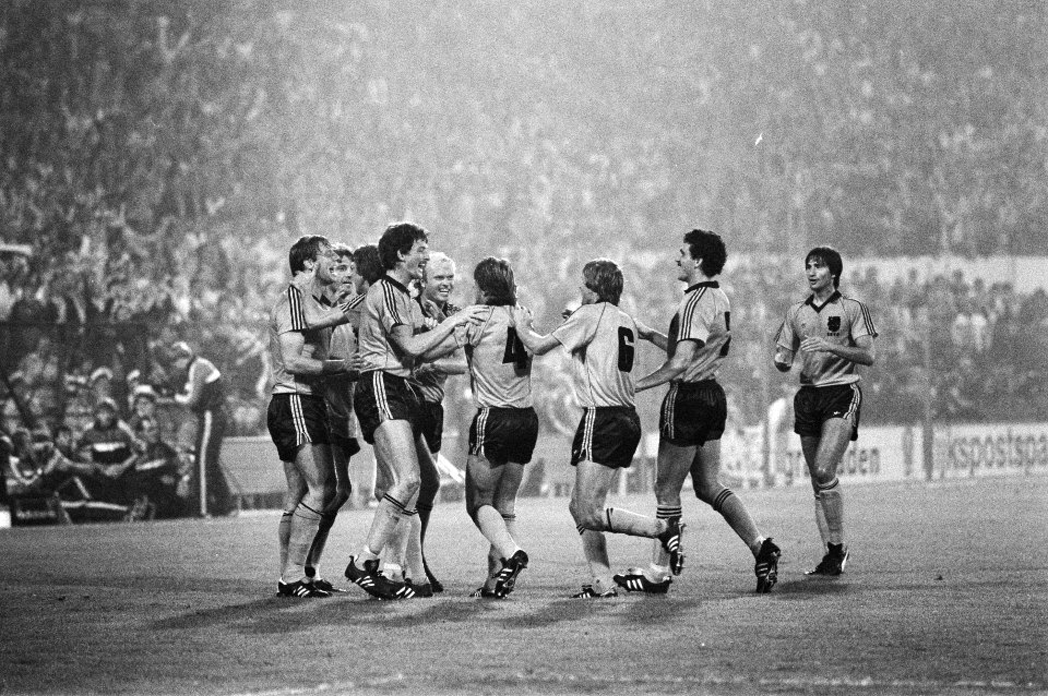 Een spelmoment van de wedstrijd Nederland-Ierland tijdens de voorronde van het W, Bestanddeelnr 931-6694