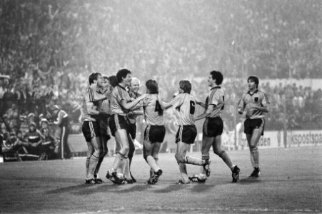 Een spelmoment van de wedstrijd Nederland-Ierland tijdens de voorronde van het W, Bestanddeelnr 931-6694