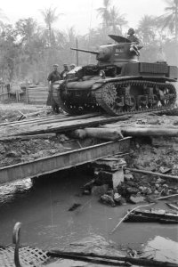 Een Stuart tank van het 2e Eskadron Pantserwagens passeert een door de genie pro, Bestanddeelnr 333-3-1