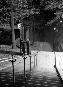 Een stelletje op een trap in Montmartre, Bestanddeelnr 191-0352