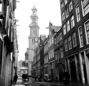 Een straat in de Jordaan met gezicht op de Westerkerk, Bestanddeelnr 254-3284