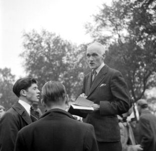 Een spreker bij de Speakers' Corner in het Hyde Park, Bestanddeelnr 254-1989