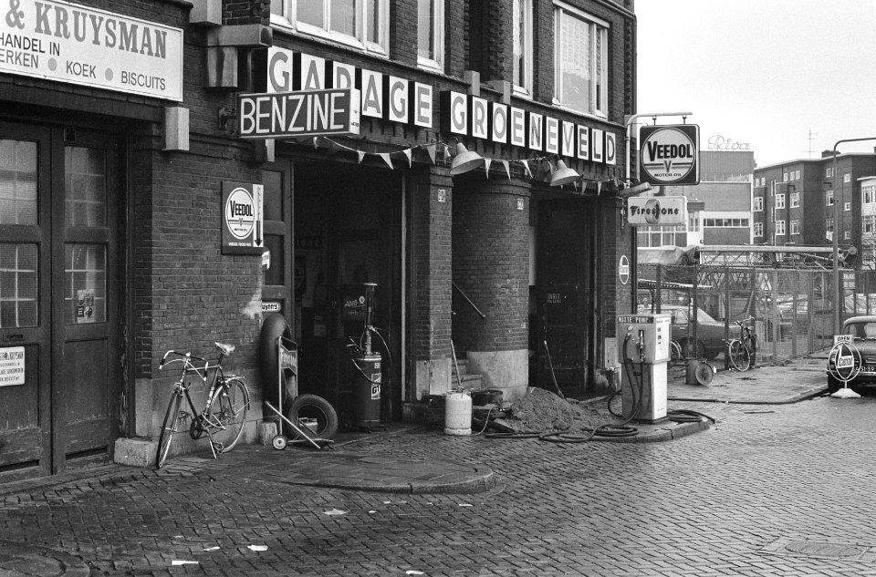 Een tankstation, Bestanddeelnr 926-9431