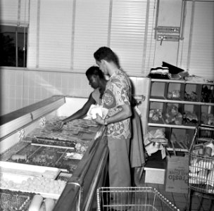 Een supermarkt in Willemstad, Bestanddeelnr 252-2903
