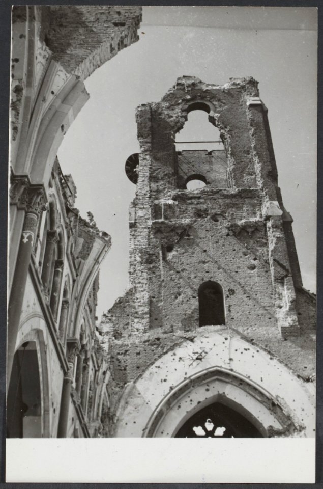 Een verwoeste kerk ergens in Nederland, Bestanddeelnr 31003 056