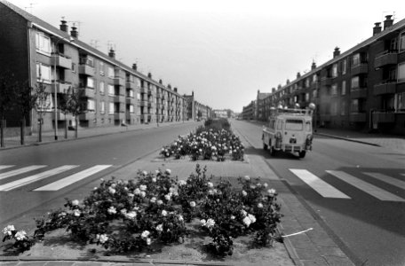 Een verlaten straat tijdens de demontering van de bom, Bestanddeelnr 922-6352