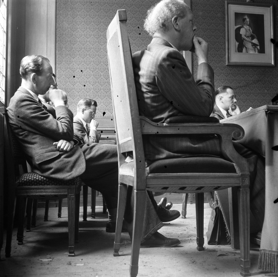 Een van de rechters van het tribunaal, Bestanddeelnr 900-5595