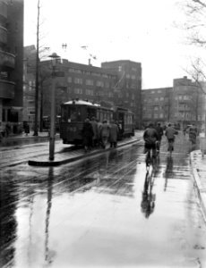Een tram op het Roelof Hartplein, Bestanddeelnr 252-1536