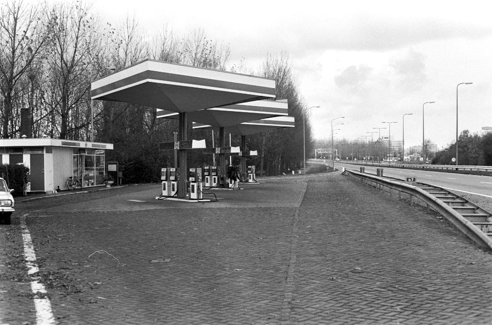 Een verlaten benzinestation, Bestanddeelnr 926-8201