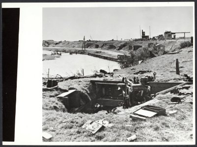 Een verlaten Duitse stelling aan de kop van de Afsluitdijk bij Zurich, Bestanddeelnr 26055 014