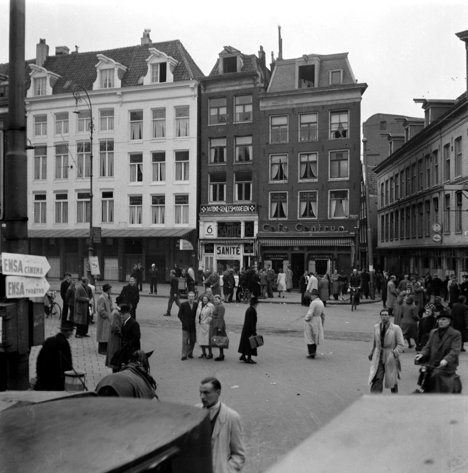 Een wandeling door Amsterdam die een serie enkele specifiek Amsterdamse merkwa, Bestanddeelnr 900-9282