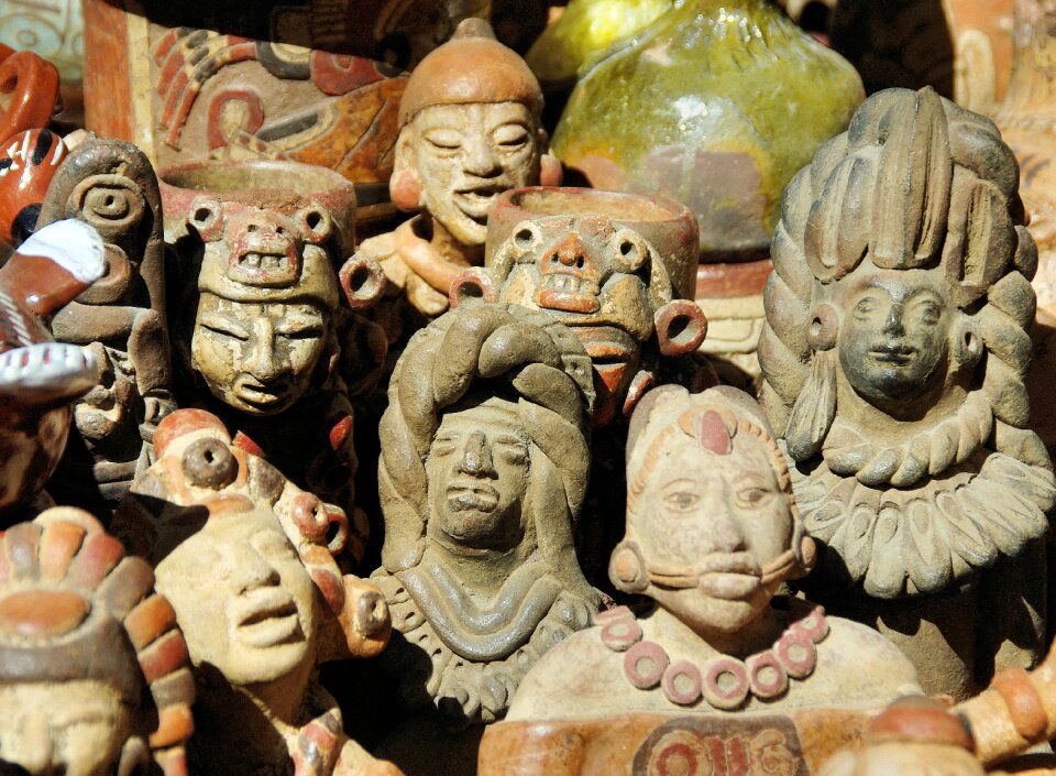 Statues pottery chichicastenango