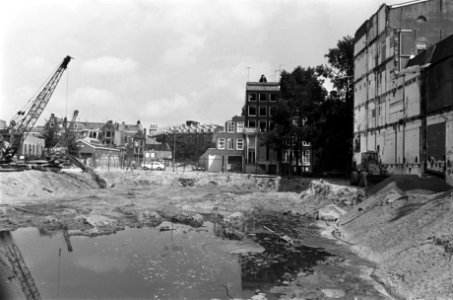 Een waterplas op het braakliggende terrein, Bestanddeelnr 928-0710