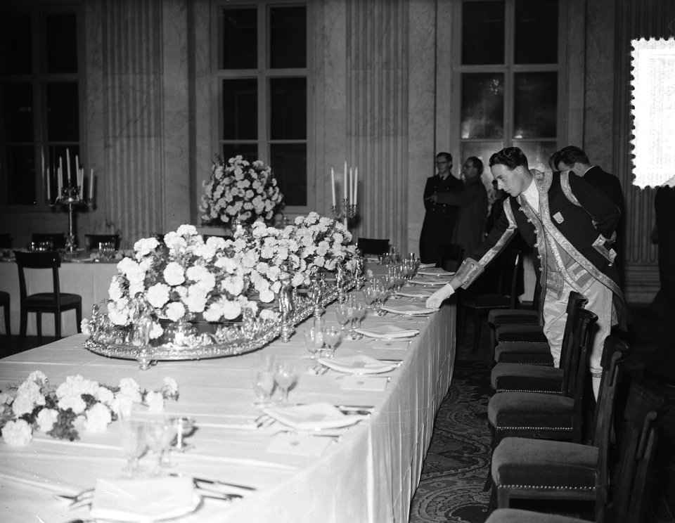 Eerste dag bezoek Koning Hakon , diner tafels Koninklijk Paleis Amsterdam, Bestanddeelnr 906-6627