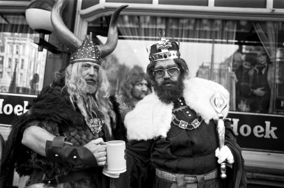 Eerste bokbier door dondergod Thor naar Heinekenhoek (Leidseplein) gereden Thor, Bestanddeelnr 928-2448