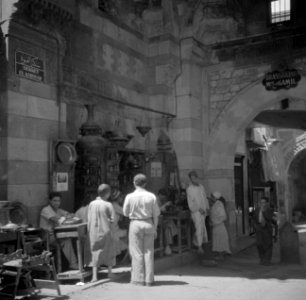 Een winkelstraat in Caïro, Bestanddeelnr 255-6952 photo