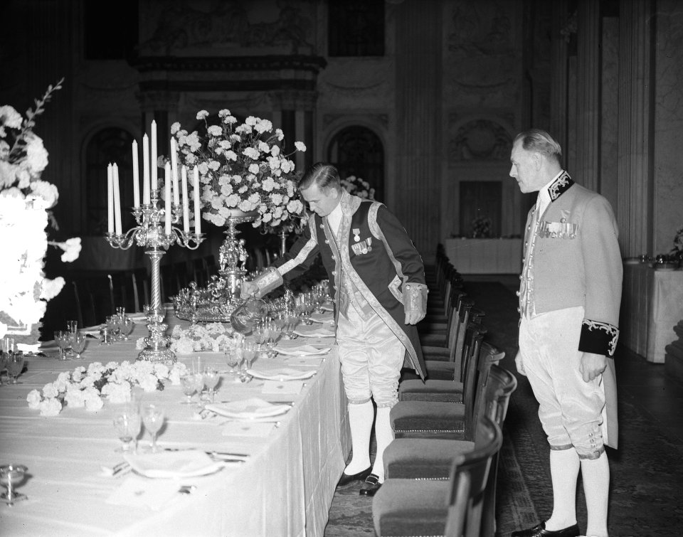 Eerste dag bezoek Koning Hakon , diner tafels Koninklijk Paleis Amsterdam, Bestanddeelnr 906-6630