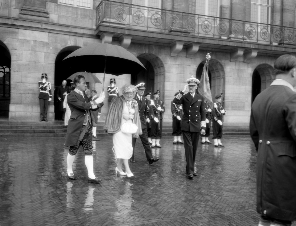 Eerste dag bezoek Noorse Koning , uitrijden voor boottocht, Bestanddeelnr 906-6603