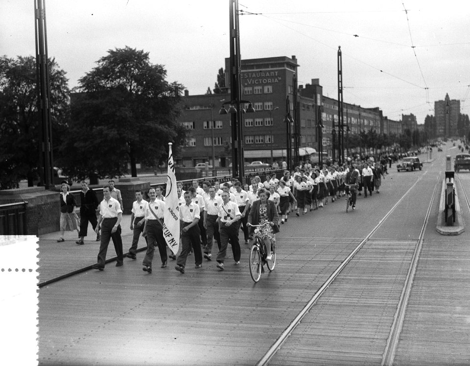 Eerste dag avondvierdaagse Amsterdam (Berlageburg) (15 km, Bestanddeelnr 906-5429