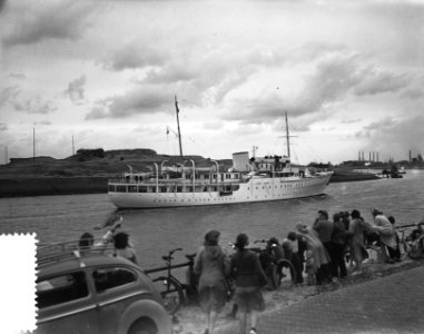 Eerste dag bezoek Noorse Koning , aankomst jacht pieren IJmuiden, Bestanddeelnr 906-6594