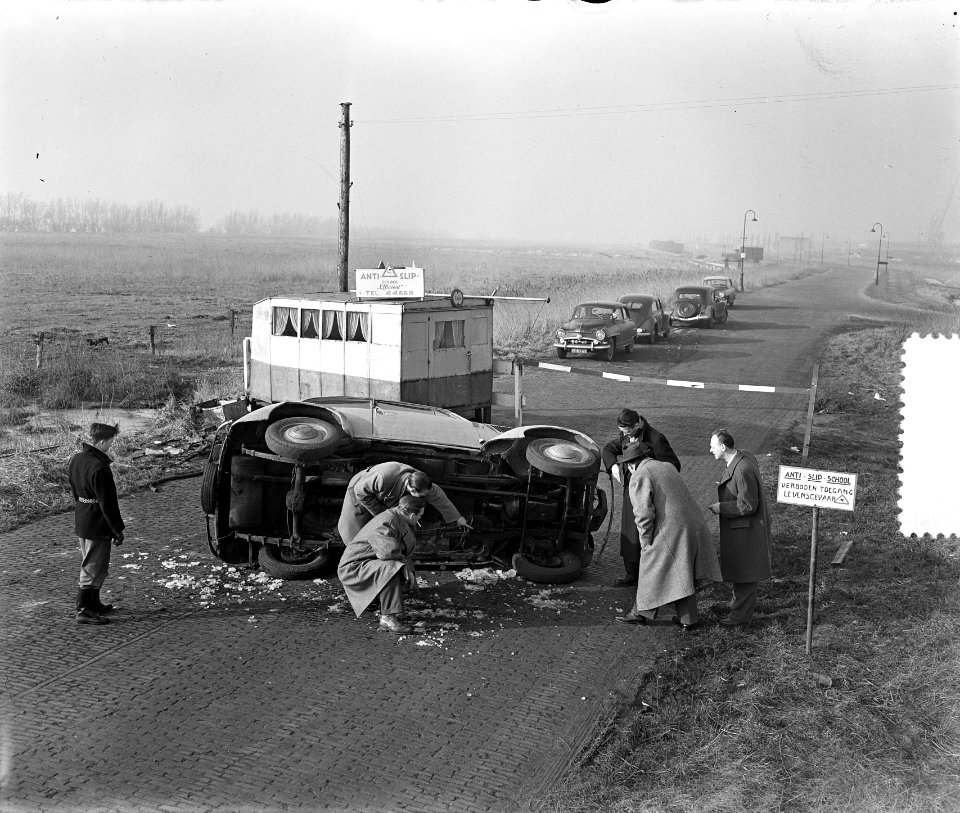Eerste Anti Slipschool voor autos te Amsterdam, Bestanddeelnr 906-9582