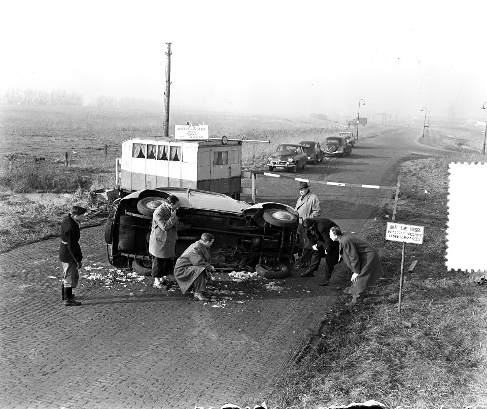 Eerste Anti Slipschool voor autos te Amsterdam, Bestanddeelnr 906-9586