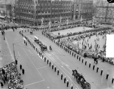 Eerste dag bezoek Noorse Koning , overzichten stoet Damr en Dam, Bestanddeelnr 906-6597