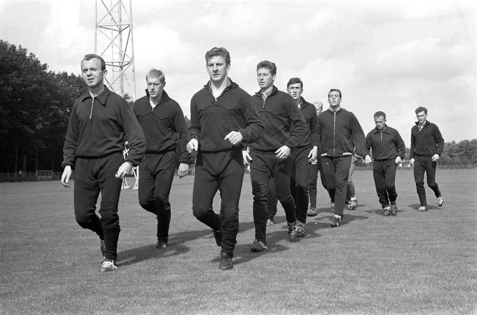 Eerste centrale training Nederlands elftal, v.l.n.r. Van Wissen. Pronk, Prins, V, Bestanddeelnr 914-2290